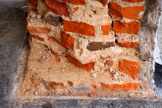 Budynek "Łaźni" uszkodzony w wypadku (zdjęcia)