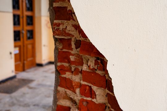 Budynek "Łaźni" uszkodzony w wypadku (zdjęcia)