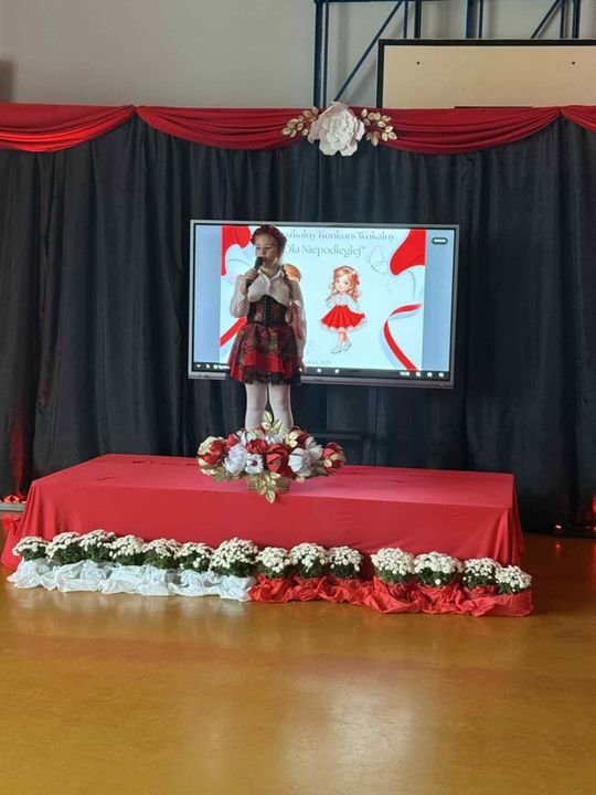 Międzyszkolny Konkurs Wokalny "Dla niepodległej" (zdjęcia)