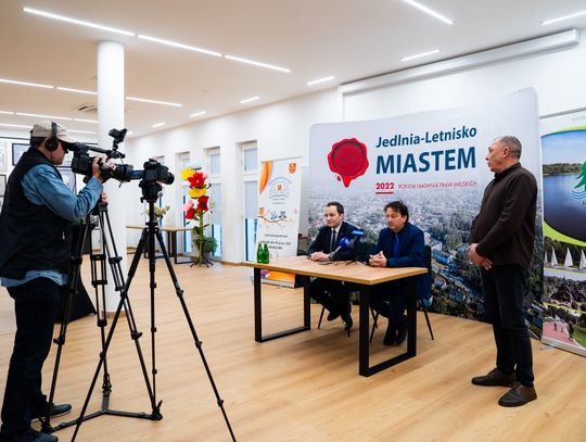 Konferencja prasowa dot. dofinansowania na budowę kompleksu sportowego Orlik w Gzowicach (zdjęcia)