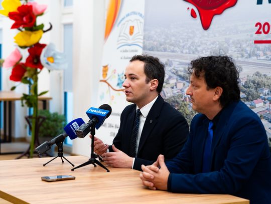 Konferencja prasowa dot. dofinansowania na budowę kompleksu sportowego Orlik w Gzowicach (zdjęcia)