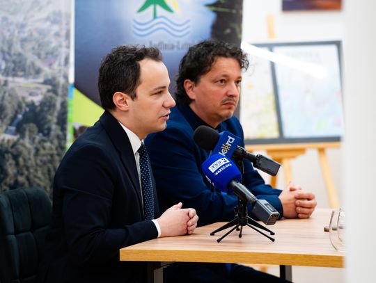 Konferencja prasowa dot. dofinansowania na budowę kompleksu sportowego Orlik w Gzowicach (zdjęcia)