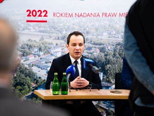 Konferencja prasowa dot. dofinansowania na budowę kompleksu sportowego Orlik w Gzowicach (zdjęcia)