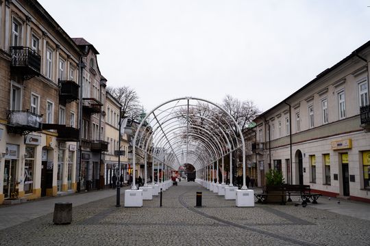 Instalacja tunelu świetlnego na ul. Żeromskiego (zdjęcia)