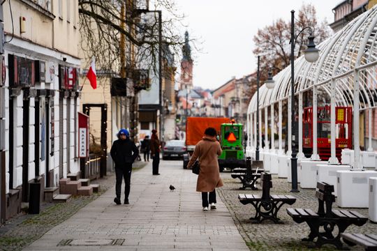 Instalacja tunelu świetlnego na ul. Żeromskiego (zdjęcia)