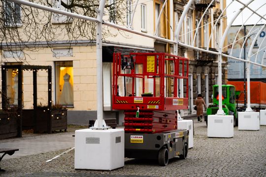 Instalacja tunelu świetlnego na ul. Żeromskiego (zdjęcia)