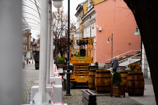 Instalacja tunelu świetlnego na ul. Żeromskiego (zdjęcia)