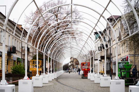 Instalacja tunelu świetlnego na ul. Żeromskiego (zdjęcia)