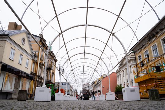 Instalacja tunelu świetlnego na ul. Żeromskiego (zdjęcia)