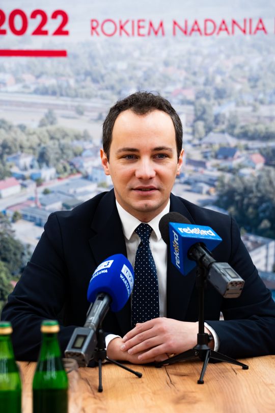 Konferencja prasowa dot. dofinansowania na budowę kompleksu sportowego Orlik w Gzowicach (zdjęcia)