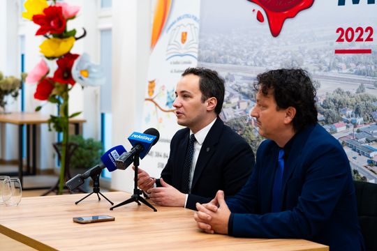 Konferencja prasowa dot. dofinansowania na budowę kompleksu sportowego Orlik w Gzowicach (zdjęcia)