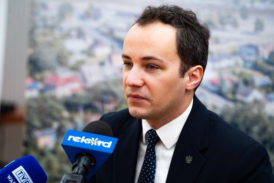 Konferencja prasowa dot. dofinansowania na budowę kompleksu sportowego Orlik w Gzowicach (zdjęcia)