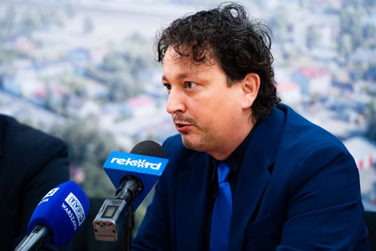 Konferencja prasowa dot. dofinansowania na budowę kompleksu sportowego Orlik w Gzowicach (zdjęcia)