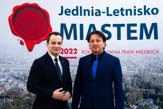 Konferencja prasowa dot. dofinansowania na budowę kompleksu sportowego Orlik w Gzowicach (zdjęcia)