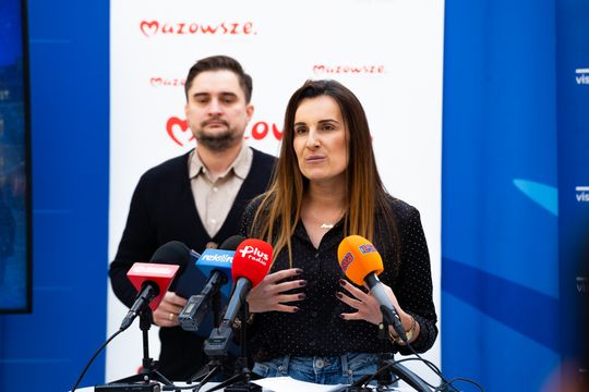 Konferencja prasowa zapowiadająca wydarzenie „Świąteczna Kraina – Kiermasz Radomskich NGO” (zdjęcia)