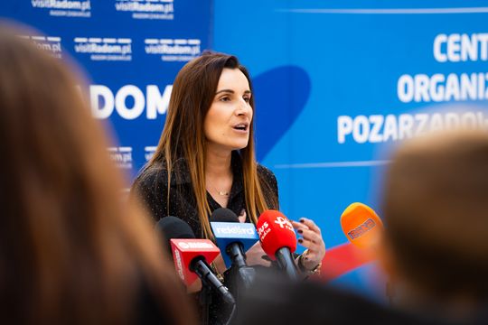 Konferencja prasowa zapowiadająca wydarzenie „Świąteczna Kraina – Kiermasz Radomskich NGO” (zdjęcia)