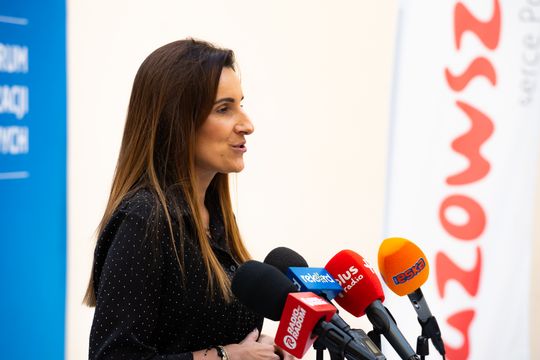 Konferencja prasowa zapowiadająca wydarzenie „Świąteczna Kraina – Kiermasz Radomskich NGO” (zdjęcia)