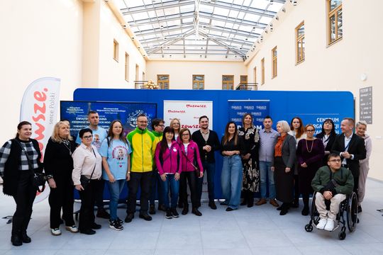 Konferencja prasowa zapowiadająca wydarzenie „Świąteczna Kraina – Kiermasz Radomskich NGO” (zdjęcia)