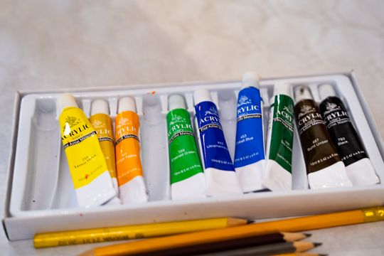 Malowanie bombek na rzecz zbiórki dla Julii (zdjęcia)