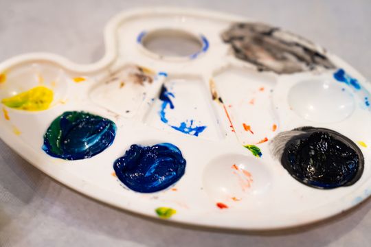 Malowanie bombek na rzecz zbiórki dla Julii (zdjęcia)