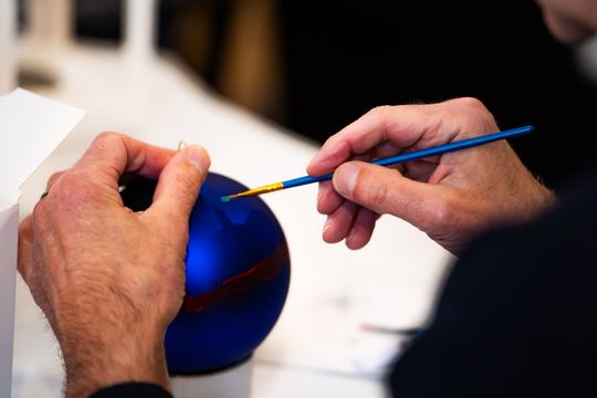 Malowanie bombek na rzecz zbiórki dla Julii (zdjęcia)