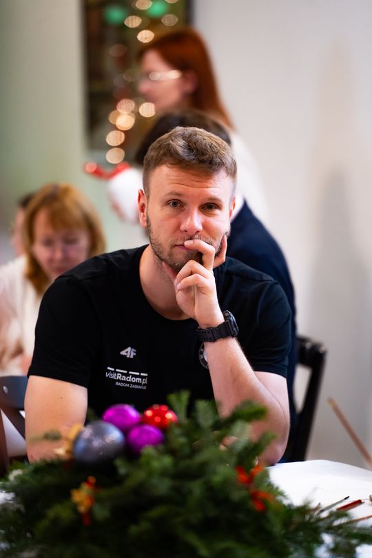 Malowanie bombek na rzecz zbiórki dla Julii (zdjęcia)