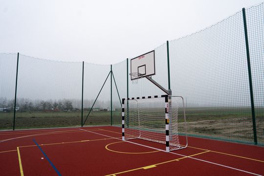 Nowe boisko w Białobrzegach w gminie Chotcza (zdjęcia)