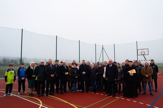 Nowe boisko w Białobrzegach w gminie Chotcza (zdjęcia)