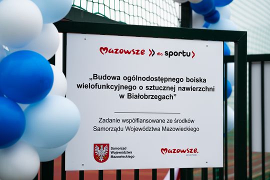 Nowe boisko w Białobrzegach w gminie Chotcza (zdjęcia)