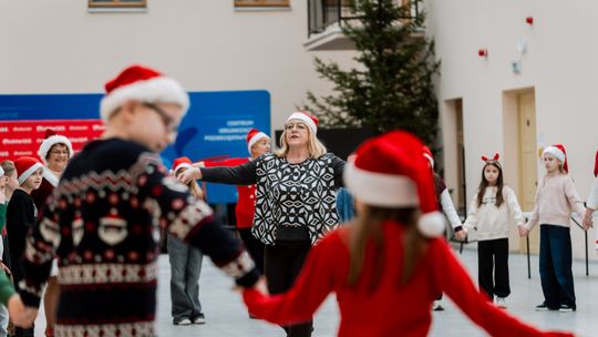 Seniorzy dzieciom w Kamienicy Deskurów (zdjęcia)
