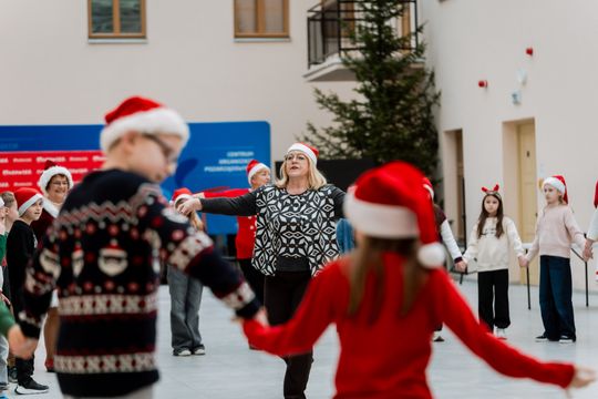 Seniorzy dzieciom 003.jpg