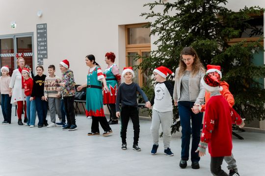 Seniorzy dzieciom 004.jpg