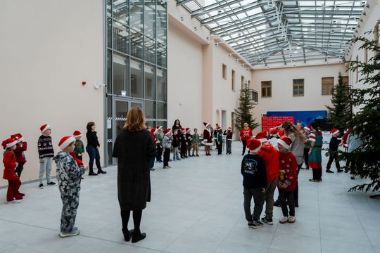 Seniorzy dzieciom 001.jpg