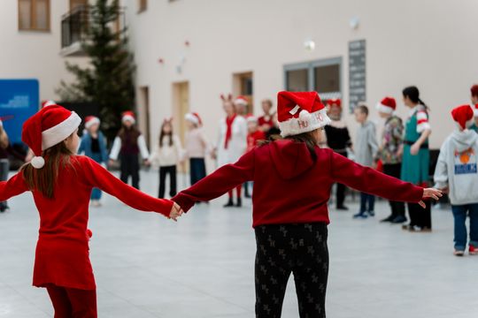 Seniorzy dzieciom 002.jpg