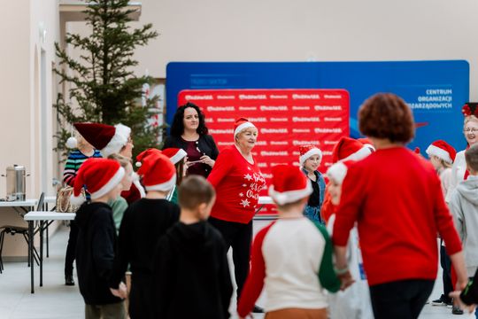 Seniorzy dzieciom 010.jpg