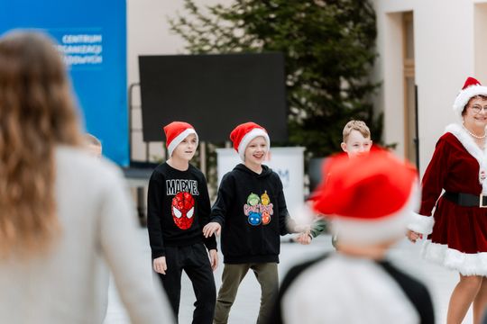 Seniorzy dzieciom 006.jpg Seniorzy dzieciom 006.jpg