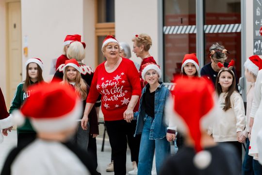 Seniorzy dzieciom 005.jpg