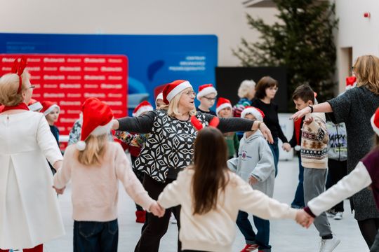 Seniorzy dzieciom 009.jpg