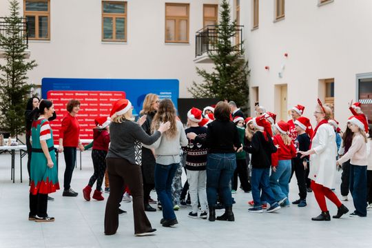 Seniorzy dzieciom 011.jpg