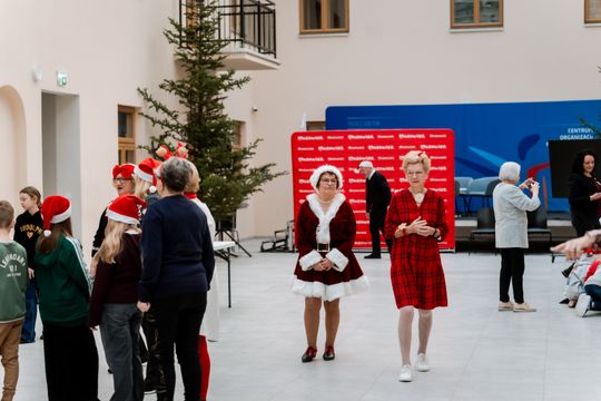 Seniorzy dzieciom 015.jpg