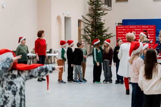 Seniorzy dzieciom 014.jpg