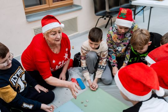 Seniorzy dzieciom 017.jpg