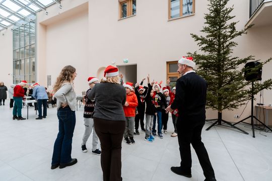 Seniorzy dzieciom 021.jpg