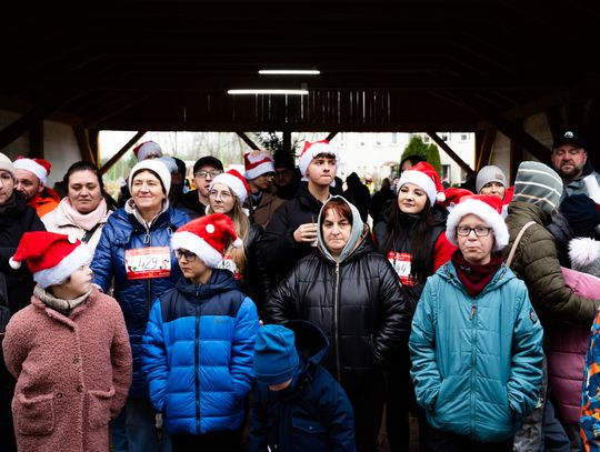 Charytatywny bieg mikołajkowy w Hucie (zdjęcia) Charytatywny bieg mikołajkowy w Hucie (zdjęcia)