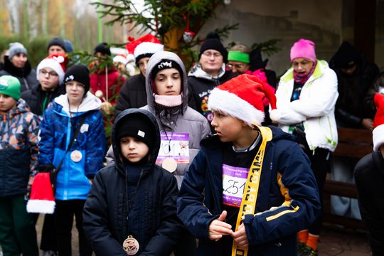 Charytatywny bieg mikołajkowy w Hucie (zdjęcia) Charytatywny bieg mikołajkowy w Hucie (zdjęcia)