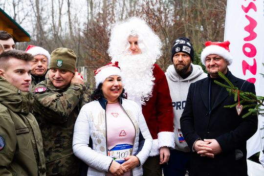Charytatywny bieg mikołajkowy w Hucie (zdjęcia)