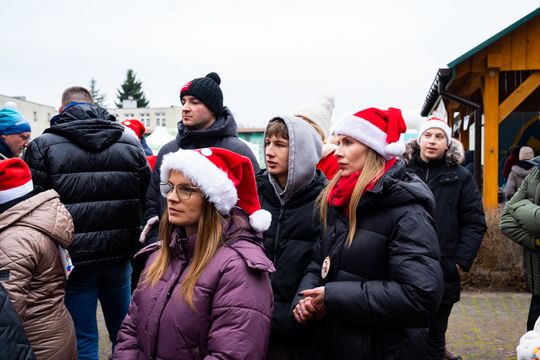 Charytatywny bieg mikołajkowy w Hucie (zdjęcia) Charytatywny bieg mikołajkowy w Hucie (zdjęcia)