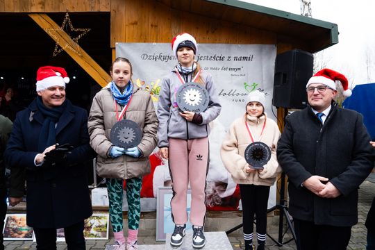 Charytatywny bieg mikołajkowy w Hucie (zdjęcia)