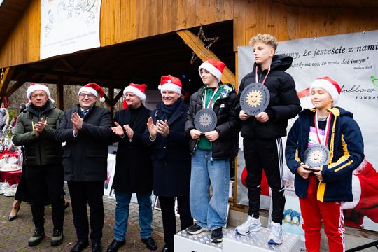 Charytatywny bieg mikołajkowy w Hucie (zdjęcia) Charytatywny bieg mikołajkowy w Hucie (zdjęcia)