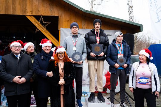 Charytatywny bieg mikołajkowy w Hucie (zdjęcia) Charytatywny bieg mikołajkowy w Hucie (zdjęcia)